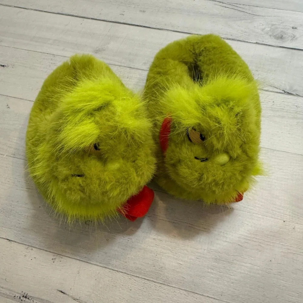 The grinch who stole Christmas grinch plush slippers 5/6T‎